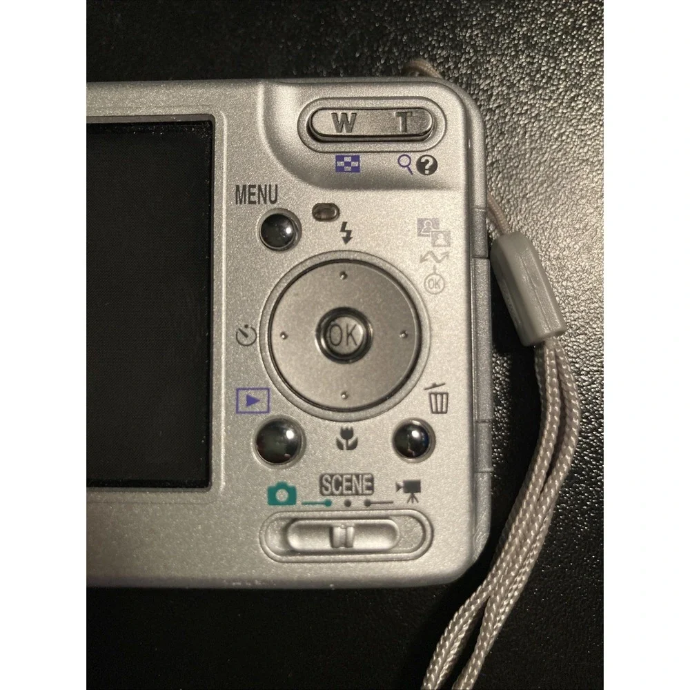 Nikon Coolpix S1 Compact Digital Camera 5.1MP 3x Zoom Charger &‎ Battery